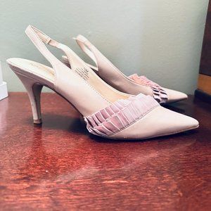 Nine West Size 10 Taupe Slingback Heels - beautiful neutral shoes!